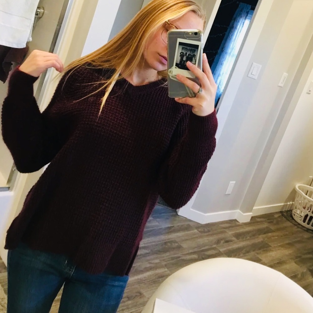Levi’s v neck sweater - Picture 1 of 2